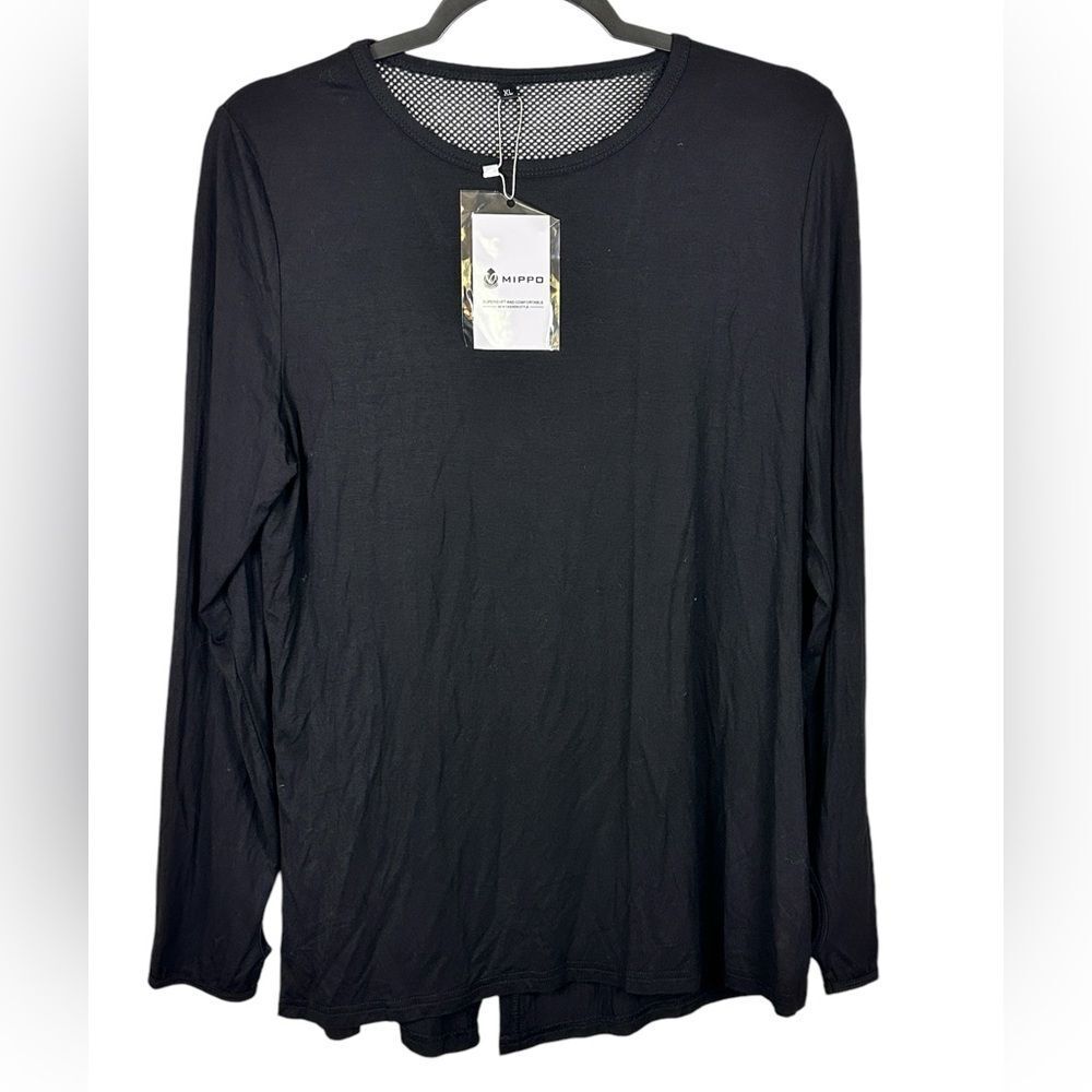 NWT Mippo active wear top .  Size: XL